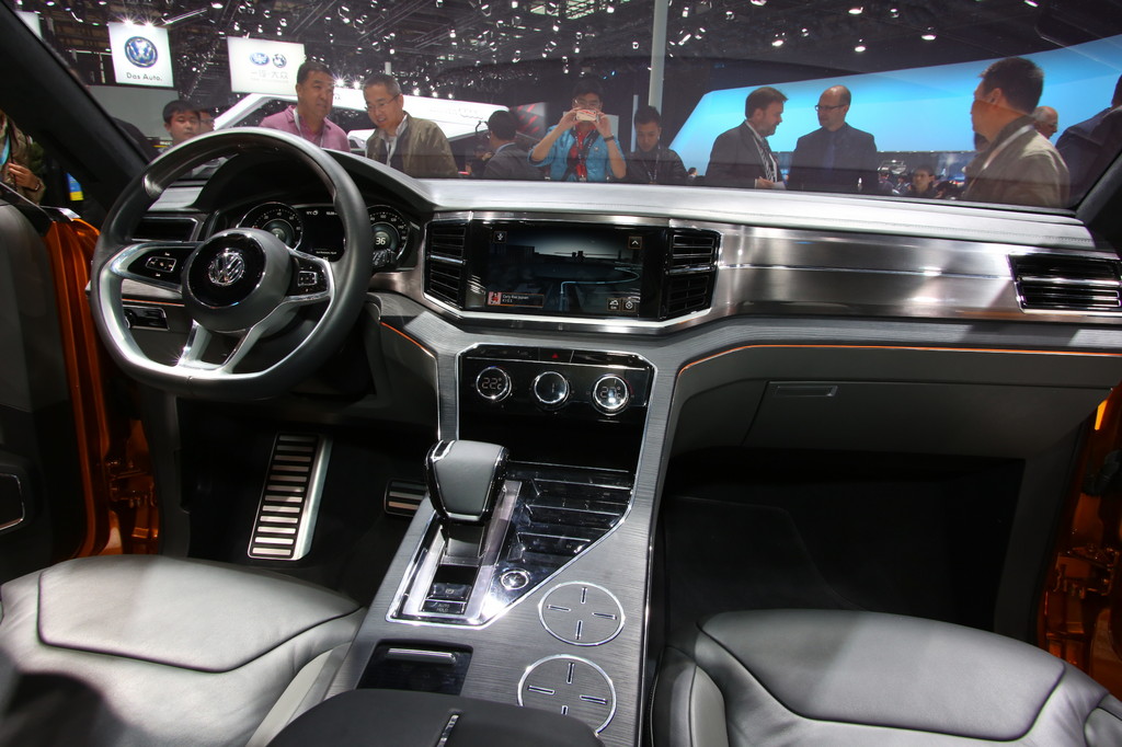 Shanghai 2013: Volkswagen zeigt Plug-in-Studie Cross Blue