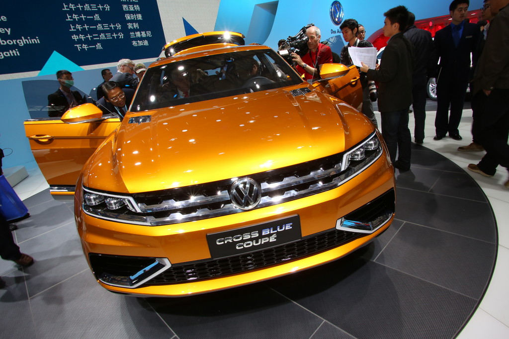 Shanghai 2013: Volkswagen zeigt Plug-in-Studie Cross Blue