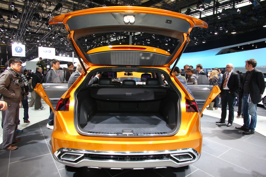 Shanghai 2013: Volkswagen zeigt Plug-in-Studie Cross Blue