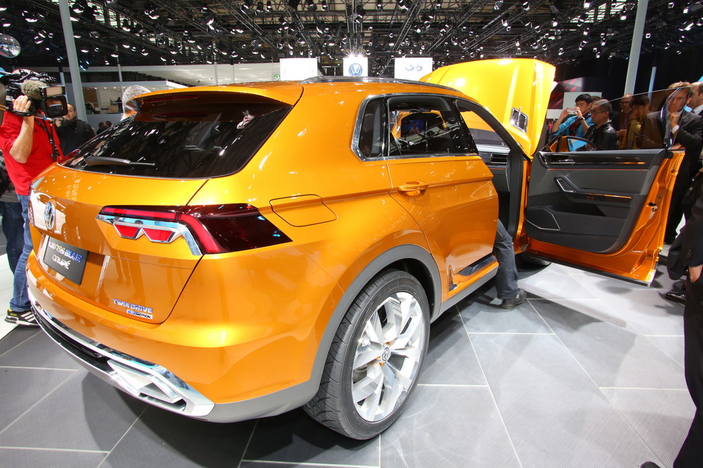 Shanghai 2013: Volkswagen zeigt Plug-in-Studie Cross Blue
