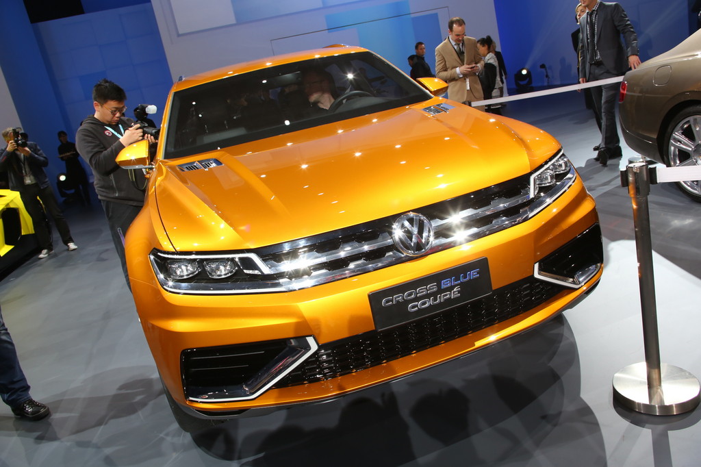Shanghai 2013: Volkswagen zeigt Plug-in-Studie Cross Blue
