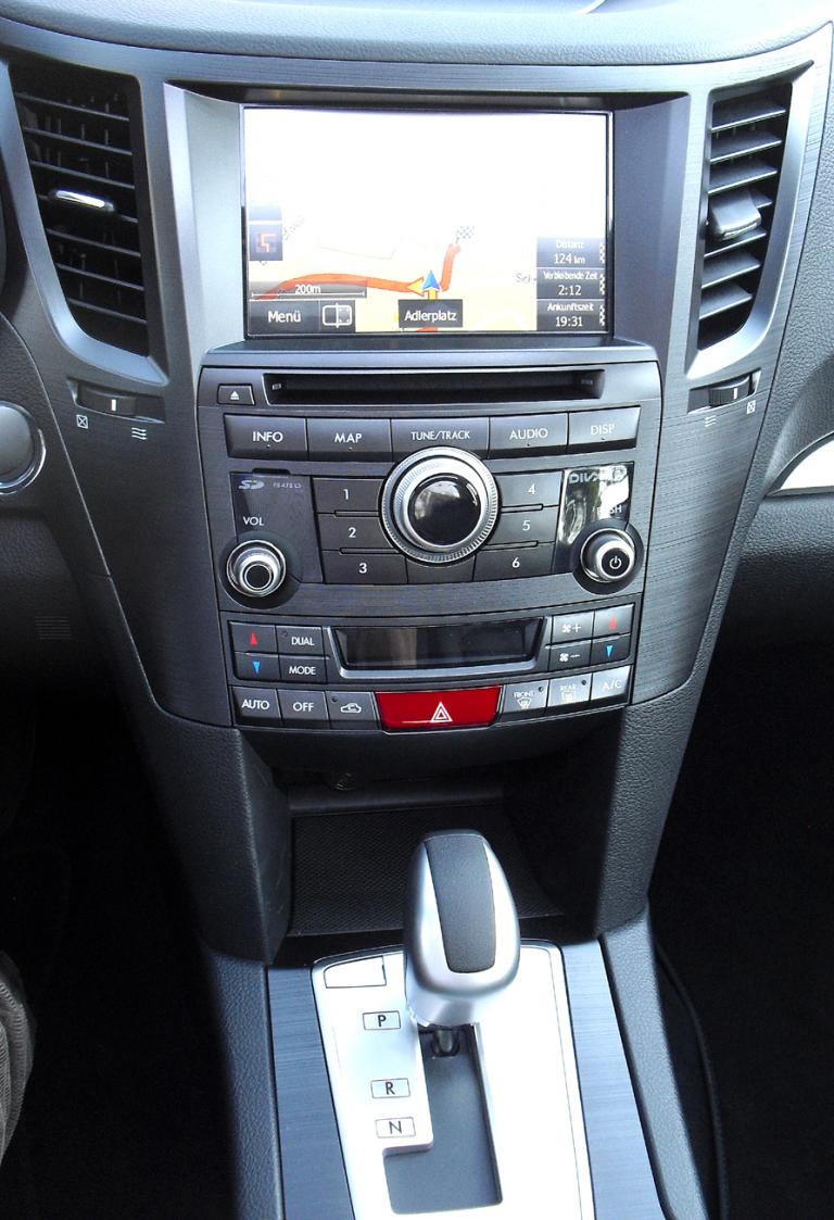 Subaru Outback: Blick auf den mittleren Armaturenträger. 
