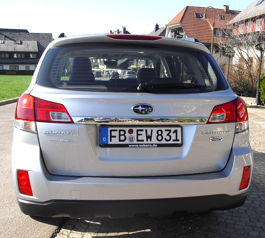 Subaru Outback: Blick auf die Heckpartie. 