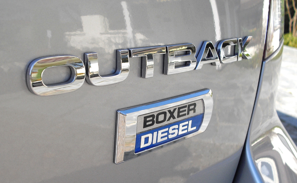 Subaru Outback: Moderne Leuchteinheit hinten mit Modell- und Motorisierungsschriftzug. 