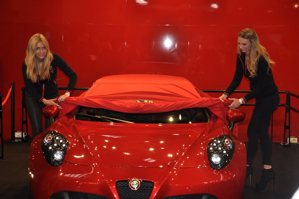 Techno Classica 2013: Deutschlandpremiere Alfa Romeo 4C auf der Classic- und Prestige-Automobile in Essen