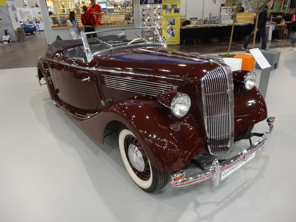 Techno Classica 2013: Volles Haus in Essen