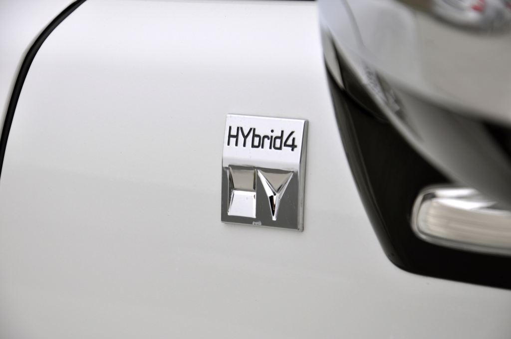 Test Peugeot 3008 HYbrid4: Mega-Crossover mit Supersparpotential