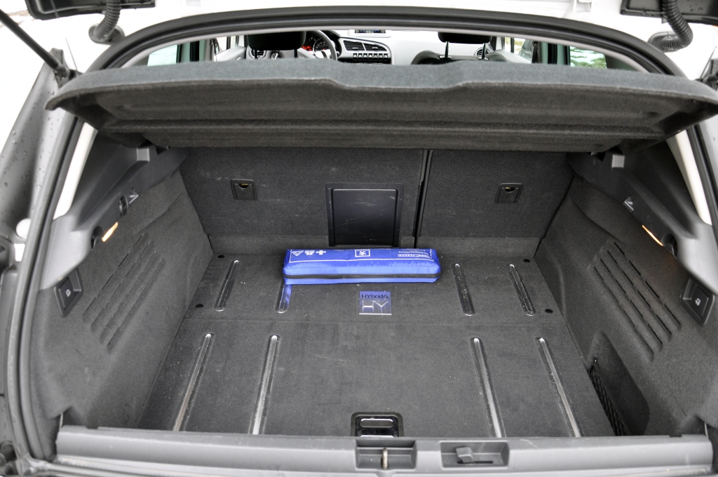 Test Peugeot 3008 HYbrid4: Mega-Crossover mit Supersparpotential