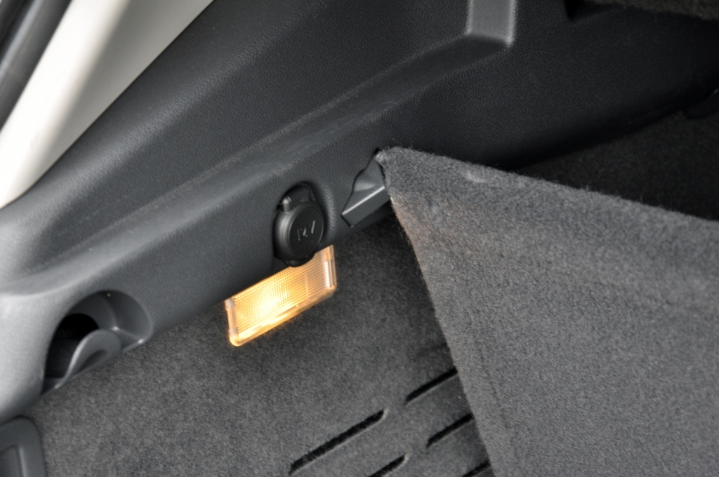 Test Peugeot 3008 HYbrid4: Mega-Crossover mit Supersparpotential
