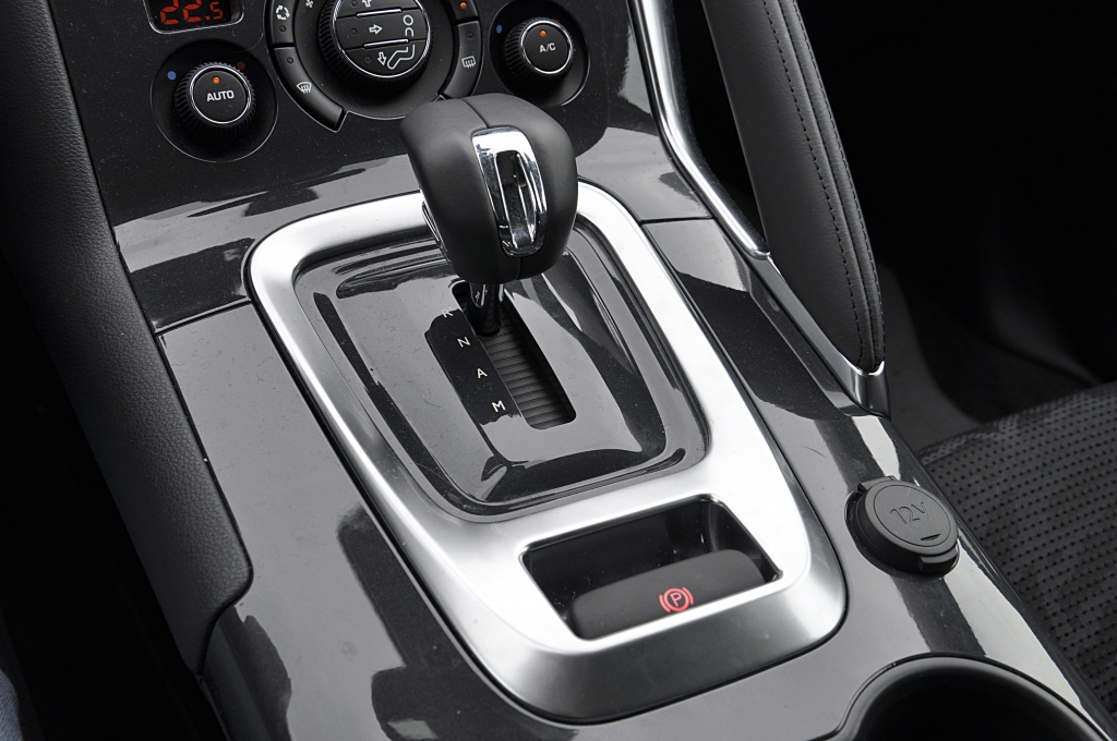 Test Peugeot 3008 HYbrid4: Mega-Crossover mit Supersparpotential