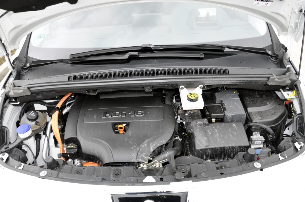 Test Peugeot 3008 HYbrid4: Mega-Crossover mit Supersparpotential