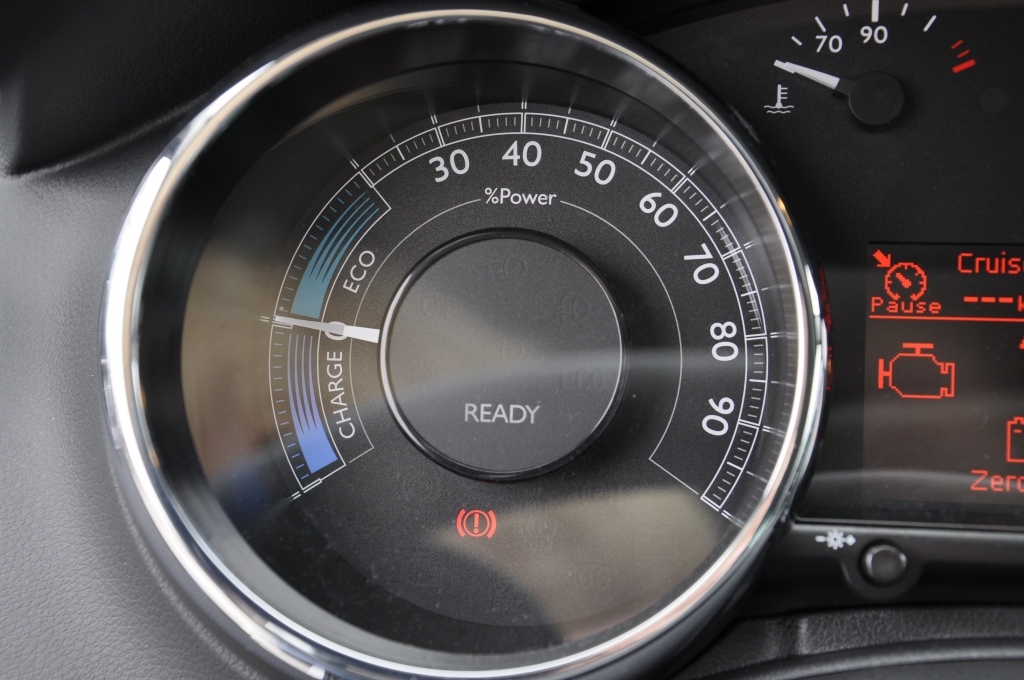 Test Peugeot 3008 HYbrid4: Mega-Crossover mit Supersparpotential