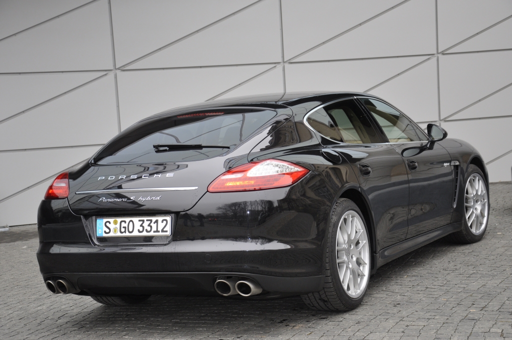 Test Porsche Panamera S Hybrid – Edel sei das Auto, hilfreich und gut.