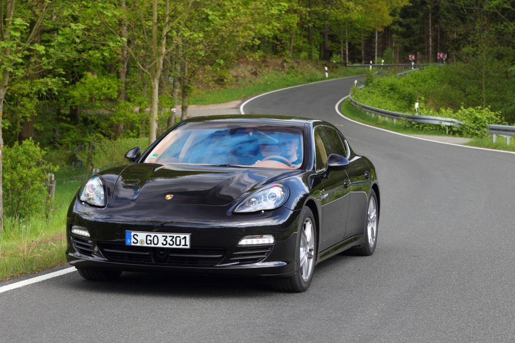 Test Porsche Panamera S Hybrid – Edel sei das Auto, hilfreich und gut.
