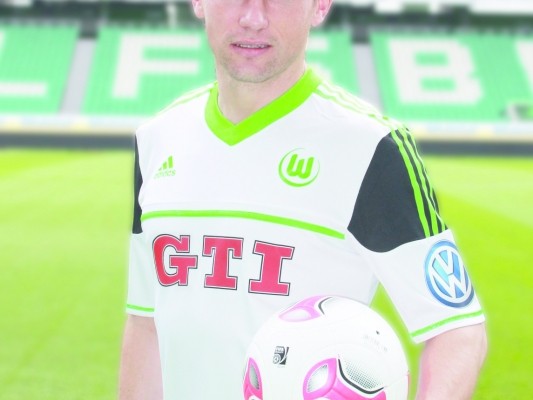 VfL Wolfsburg tritt mit GTI-Trikotwerbung an