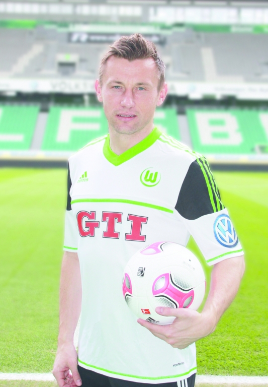 VfL Wolfsburg tritt mit GTI-Trikotwerbung an