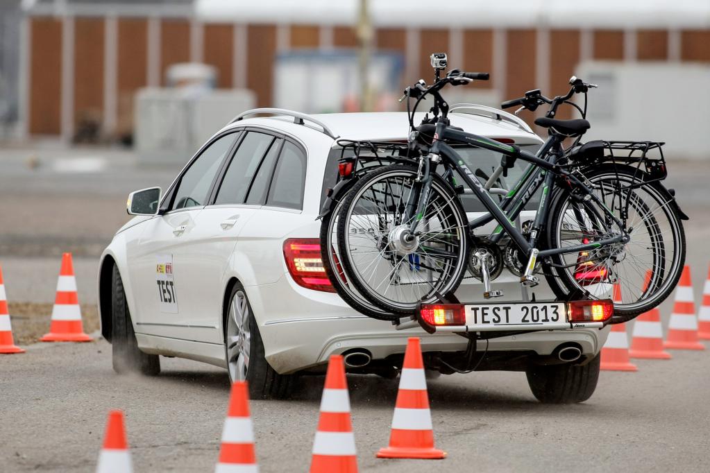 Zehn Fahrradträger im E-Bike-Test