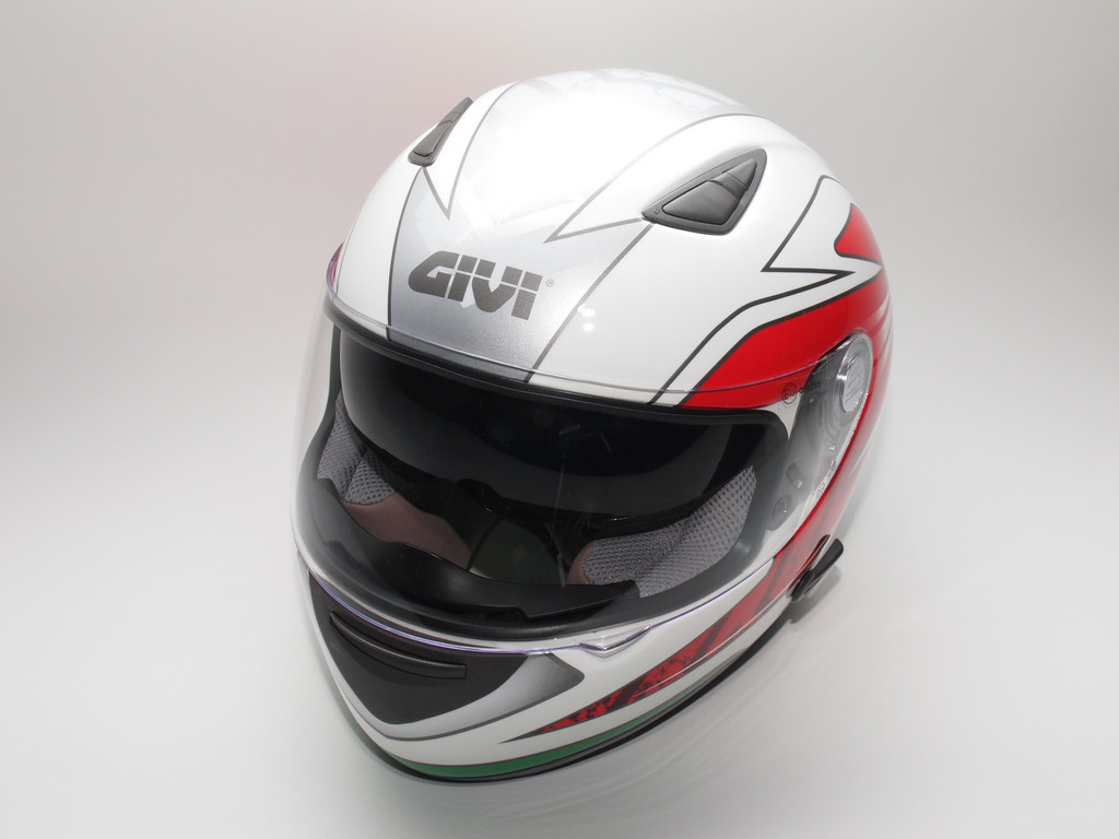 ADAC testet elf Motorradhelme