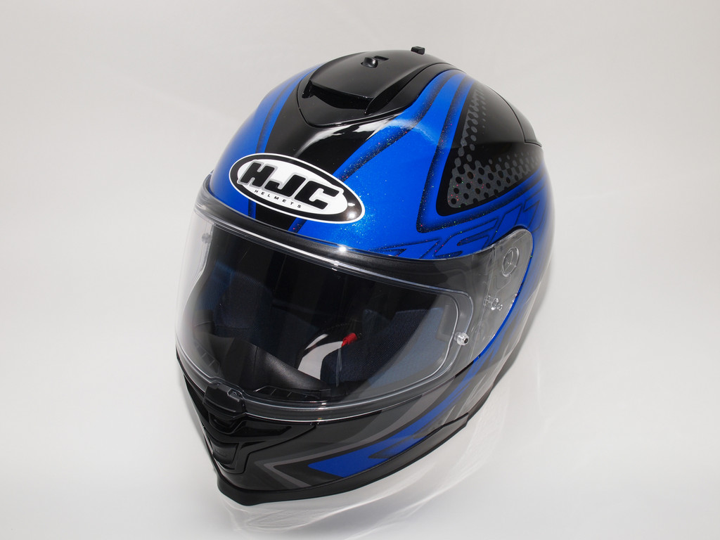 ADAC testet elf Motorradhelme