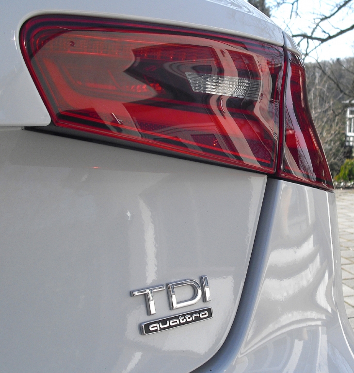 Audi A3: Moderne Leuchteinheit hinten mit Antriebsschriftzug.
