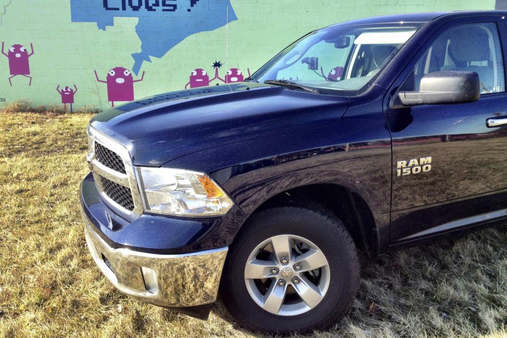 Auf den ersten Blick wirkt der Pick-Up ebenfalls als ein Relikt aus einer längst vergangenen Zeit
