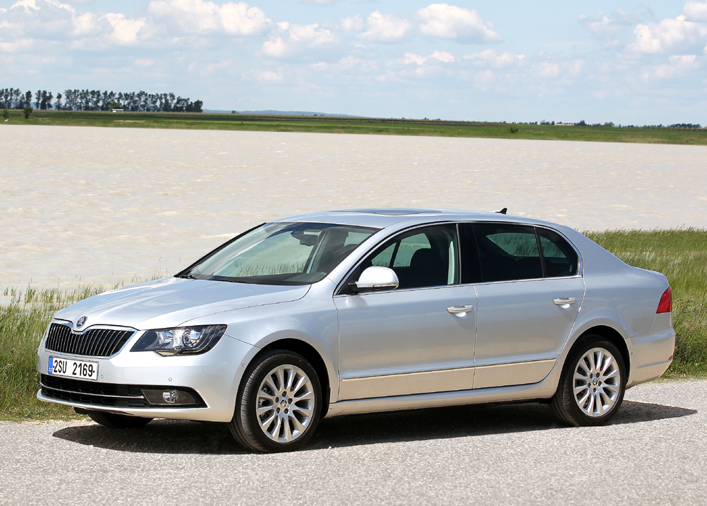 Aufgefrischte zweite Generation: Skoda Superb, hier als Limousine. 