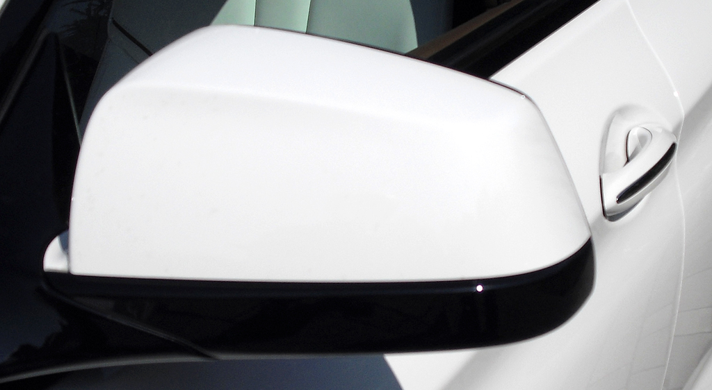 BMW 6er Gran Coupé: Blick auf den Außenspiegel.
