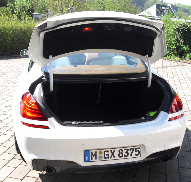 BMW 6er Gran Coupé: Ins Stauabteil passen noch 460 bis 1265 Liter Gepäck hinein.