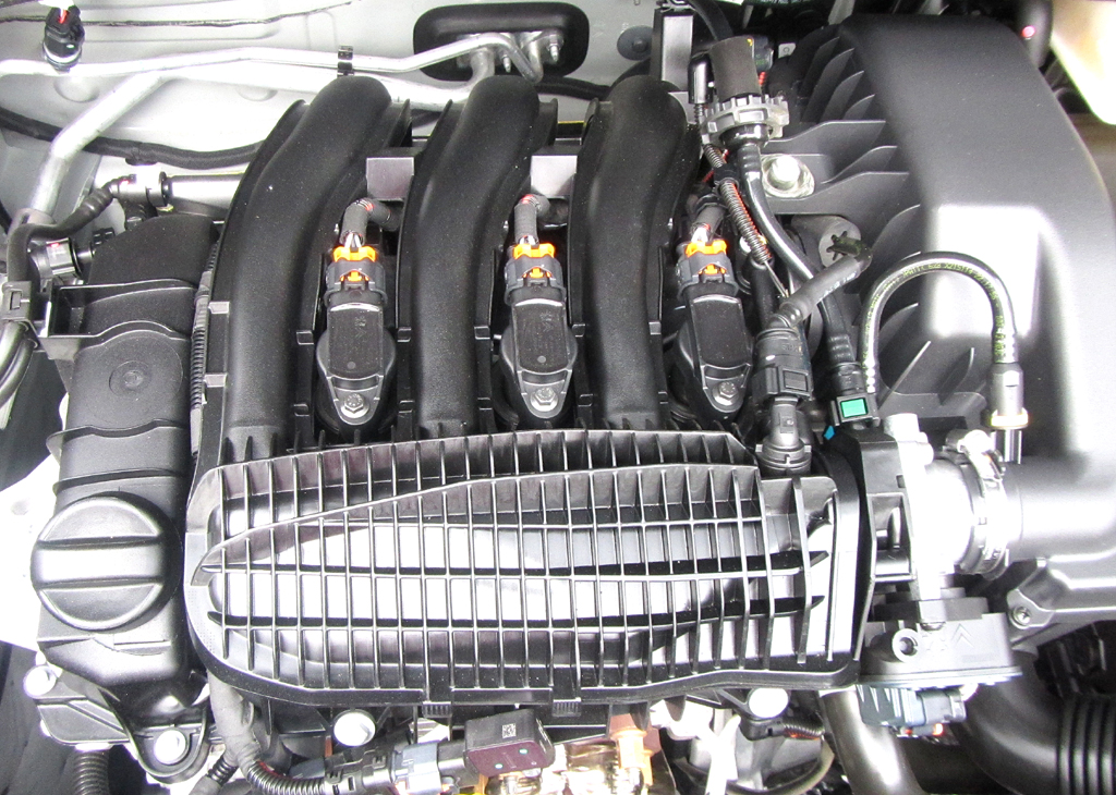 Citroën C3: Blick unter die Haube auf den 1,0-Liter-Dreizylinder.