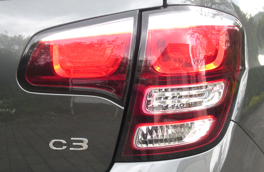 Citroën C3: Moderne Leuchteinheit hinten mit Modellschriftzug.