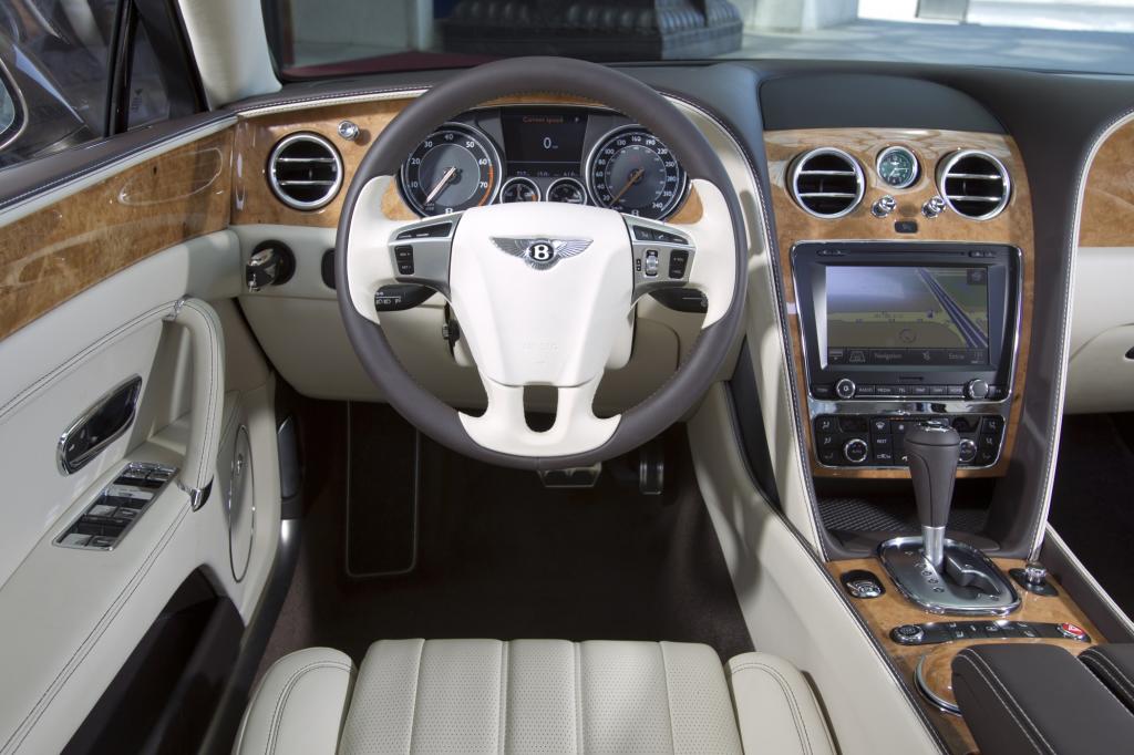 Das Cockpit ist extrem edel