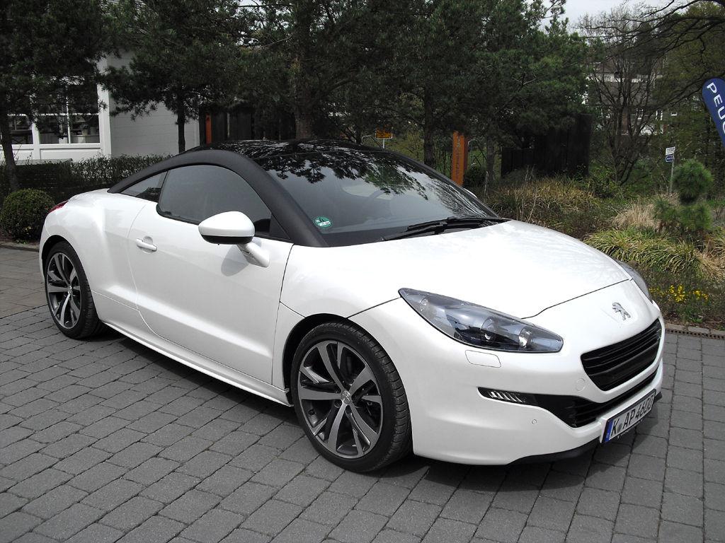 Das Sportcoupé RCZ steht bereits in aufgefrischter Auflage bei den Händlern.