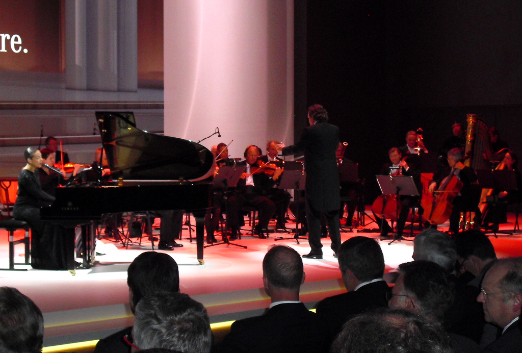 Die Hamburger Symphoniker begleiteten die Premierenfeier in Hamburg musikalisch. 