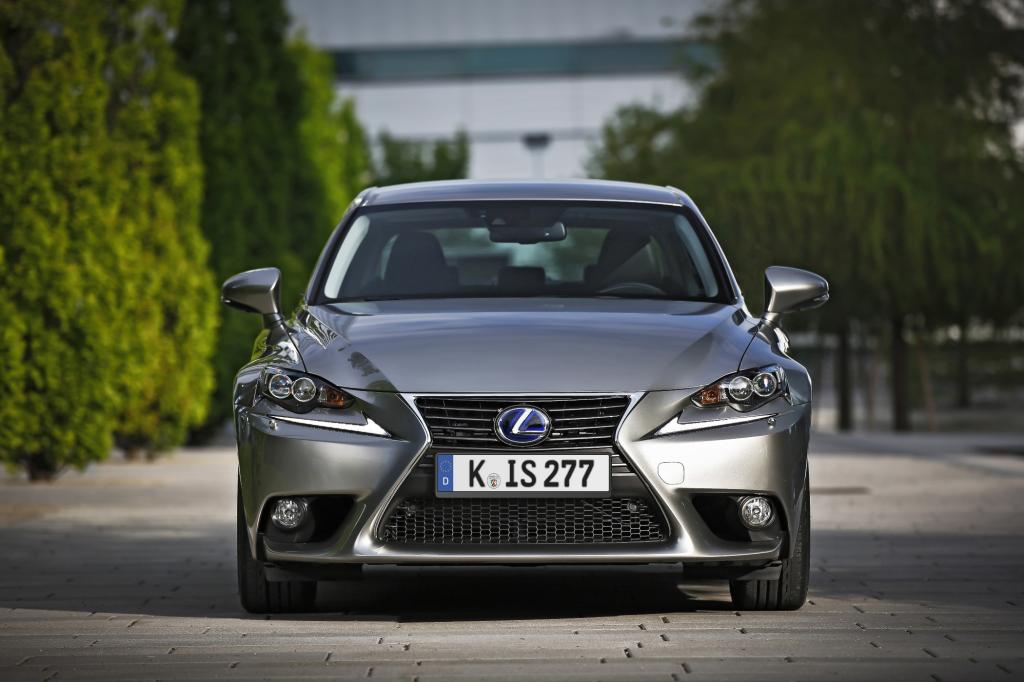 Die Preise starten bei 36.700 Euro für den Lexus IS 300h