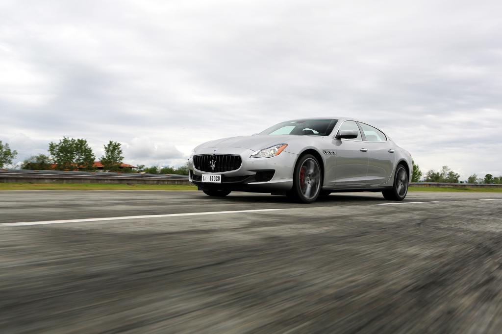 Die V6-Version bringt es auf 410 PS