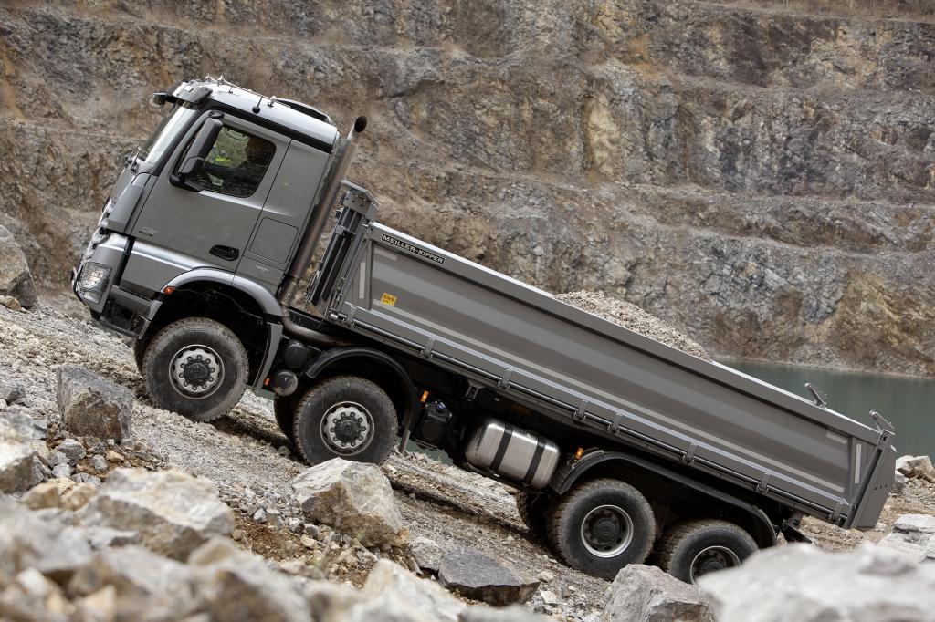 Ein Daimler rockt die Kiesgrube