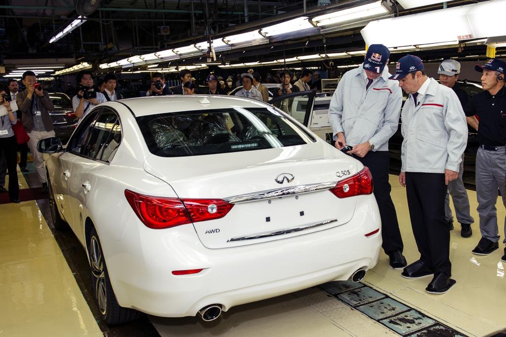 Erster Infiniti Q50 rollt vom Band