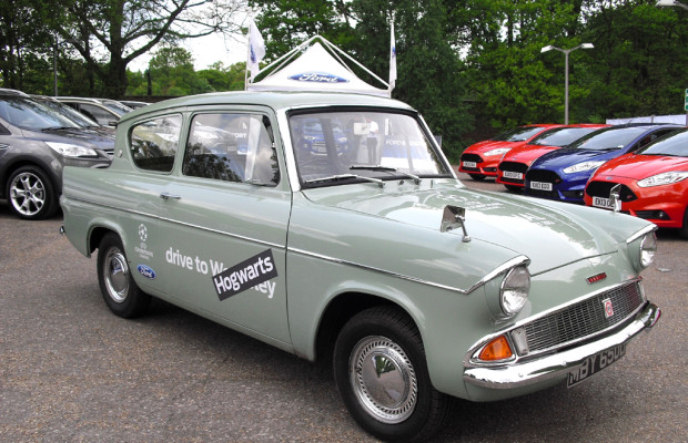 Harry's car: Unterwegs im Potter-Ford Anglia 105E - diesmal aber nicht verhext