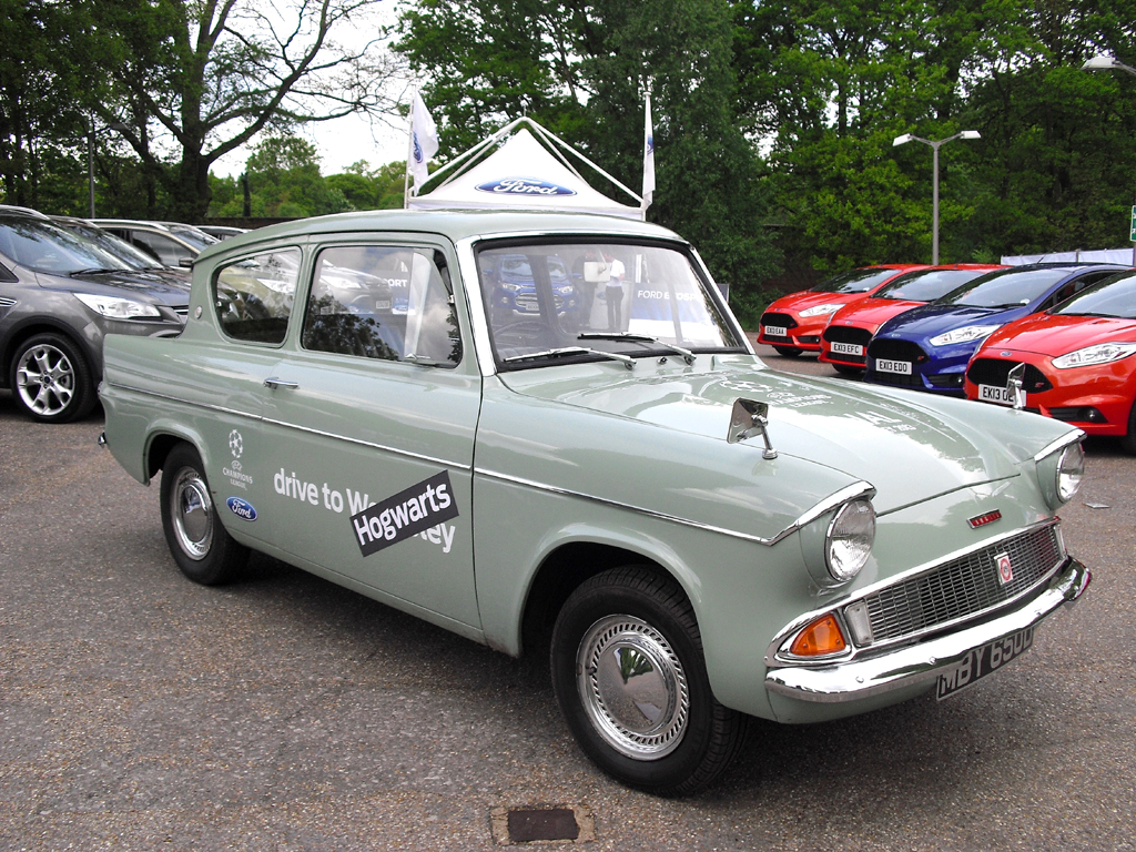 Harry's car: Unterwegs im Potter-Ford Anglia 105E - diesmal aber nicht verhext