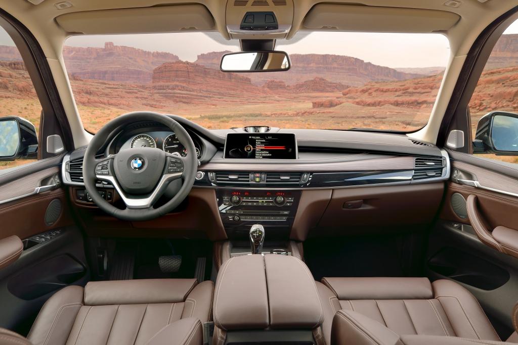 Im Interieur setzt sich der BMW-Stil fort. 