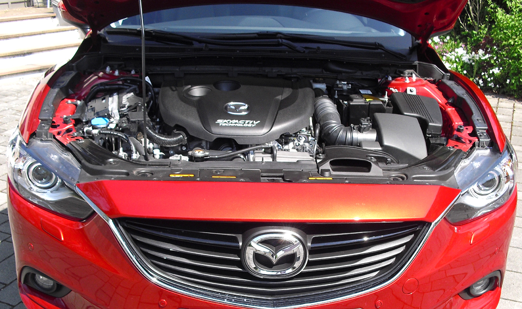 Mazda6: Blick unter die Haube auf den 2,2-Liter-Skyactiv-Selbstzünder.