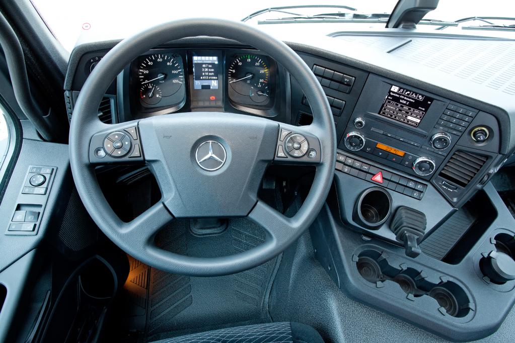 Mercedes-Benz Arocs: Auf der Straße und im Gelände