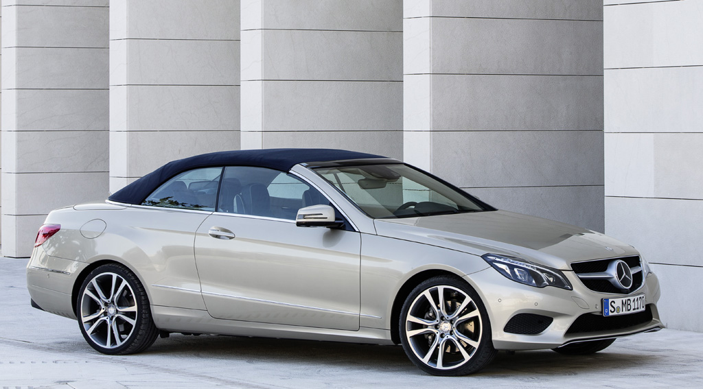Mercedes E-Klasse Cabrio: Als Verdeck ist nach wie vor die klassische Stoffkapuze zu haben. 