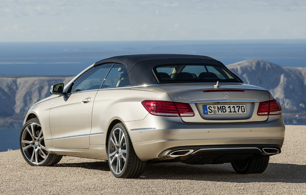 Mercedes E-Klasse Cabrio: Blick auf die Heckpartie des zweitürigen Viersitzers. 