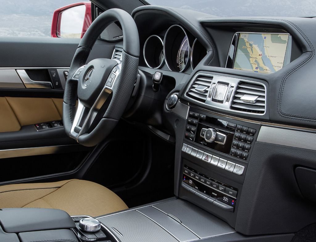 Mercedes E-Klasse Coupé: Blick ins Cockpit, das die Bedienung leicht macht. 