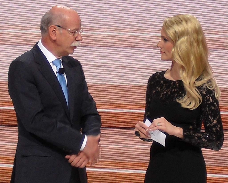 Mercedes S-Klasse: Daimler-/Mercedes-Chef Dieter Zetsche mit Moderatorin Judith Rakers.