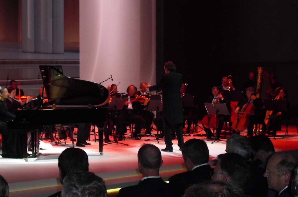 Mercedes S-Klasse: Die Hamburger Symphoniker spielten bei der Erstvorstellung.