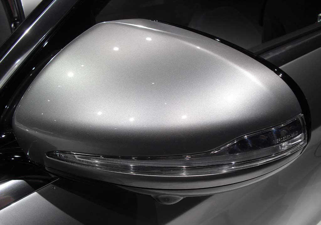 Mercedes S-Klasse: In die Außenspiegel sind Blinkleisten integriert.