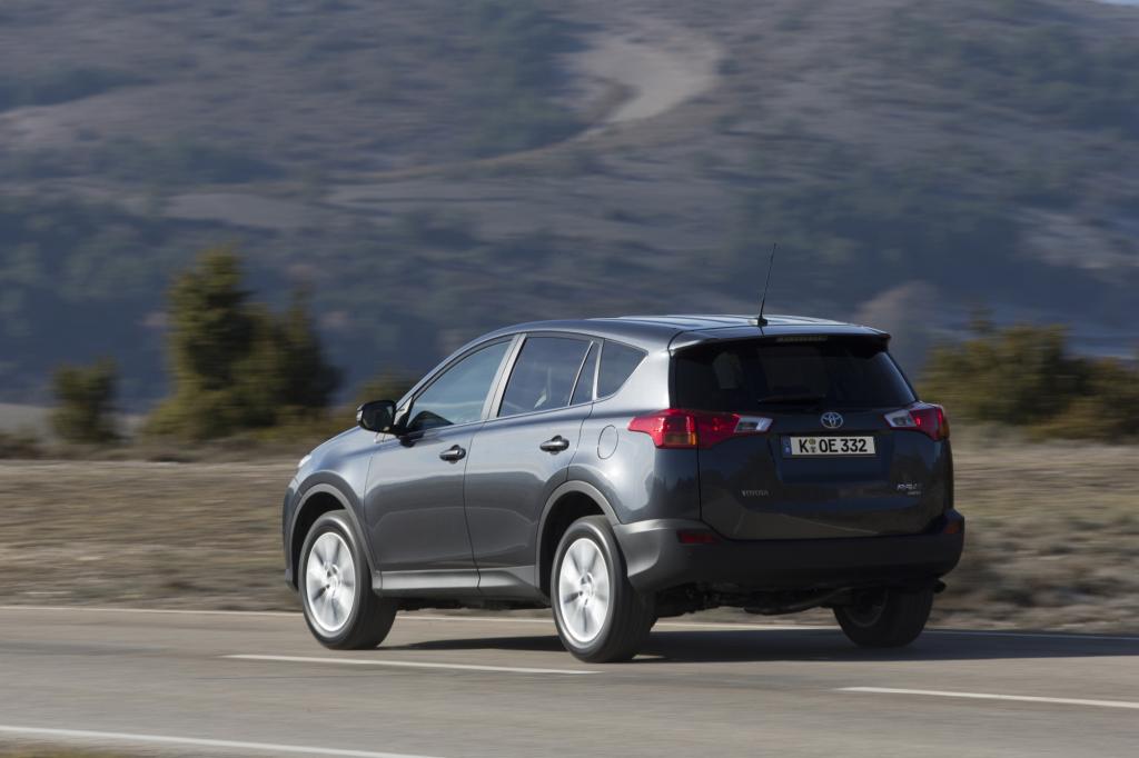 Mit 26.650 Euro für die Einstiegsvariante kann der RAV4 der Konkurrenz in dieser Disziplin nicht davon fahren. 