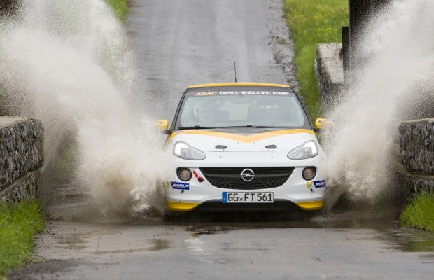 Mit dem Opel Adam »Cup« auf die Piste – Die Gier nach Kurven